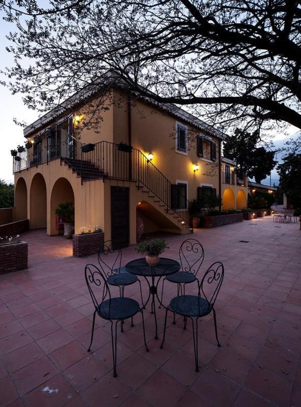 La Terra Del Mezzo Villa Riposto Exterior photo
