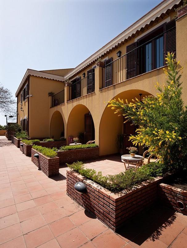 La Terra Del Mezzo Villa Riposto Exterior photo