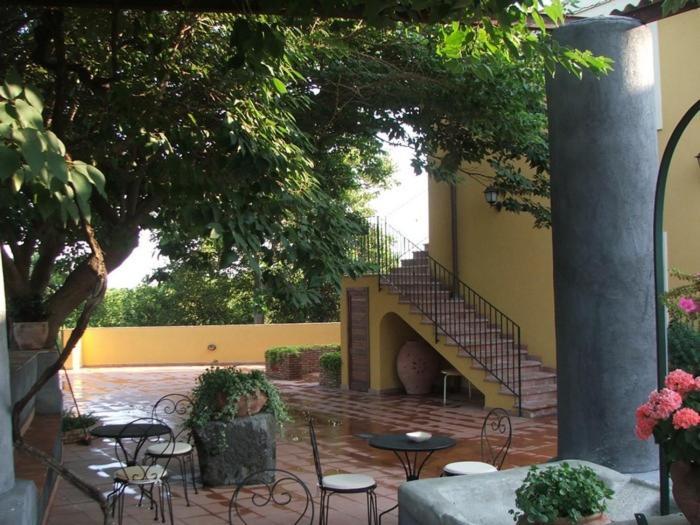 La Terra Del Mezzo Villa Riposto Exterior photo