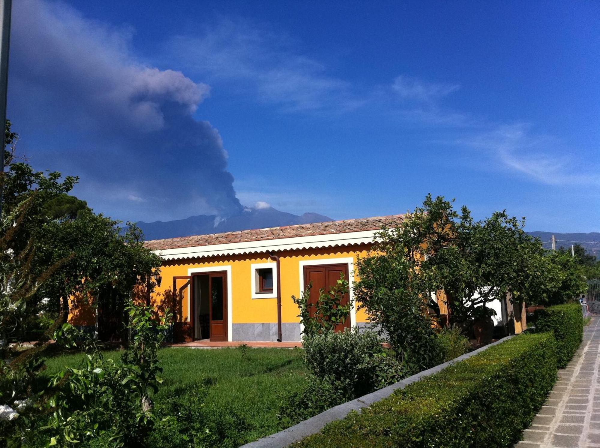 La Terra Del Mezzo Villa Riposto Exterior photo