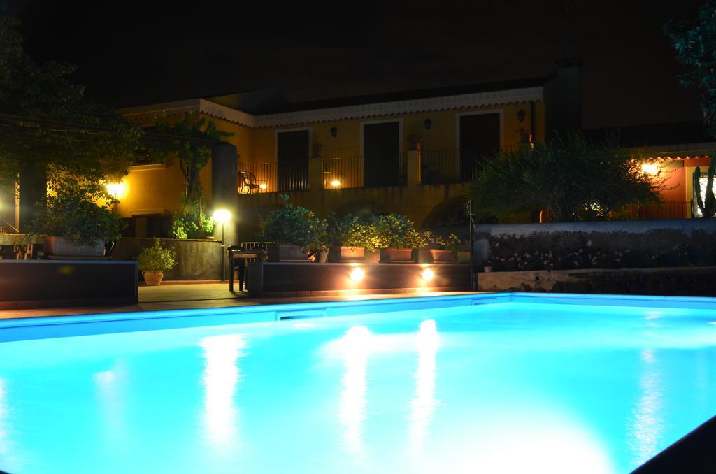 La Terra Del Mezzo Villa Riposto Exterior photo