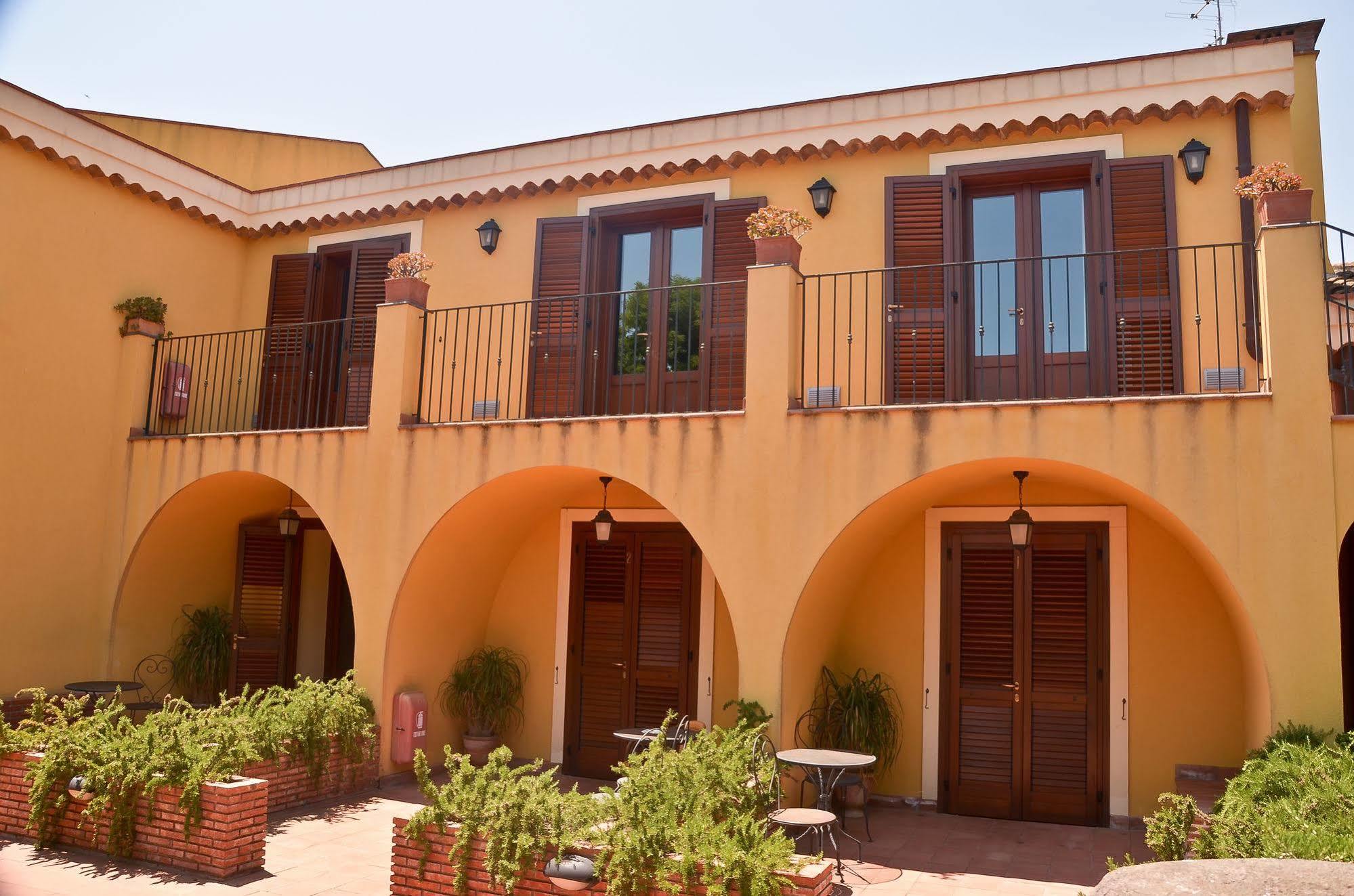 La Terra Del Mezzo Villa Riposto Exterior photo
