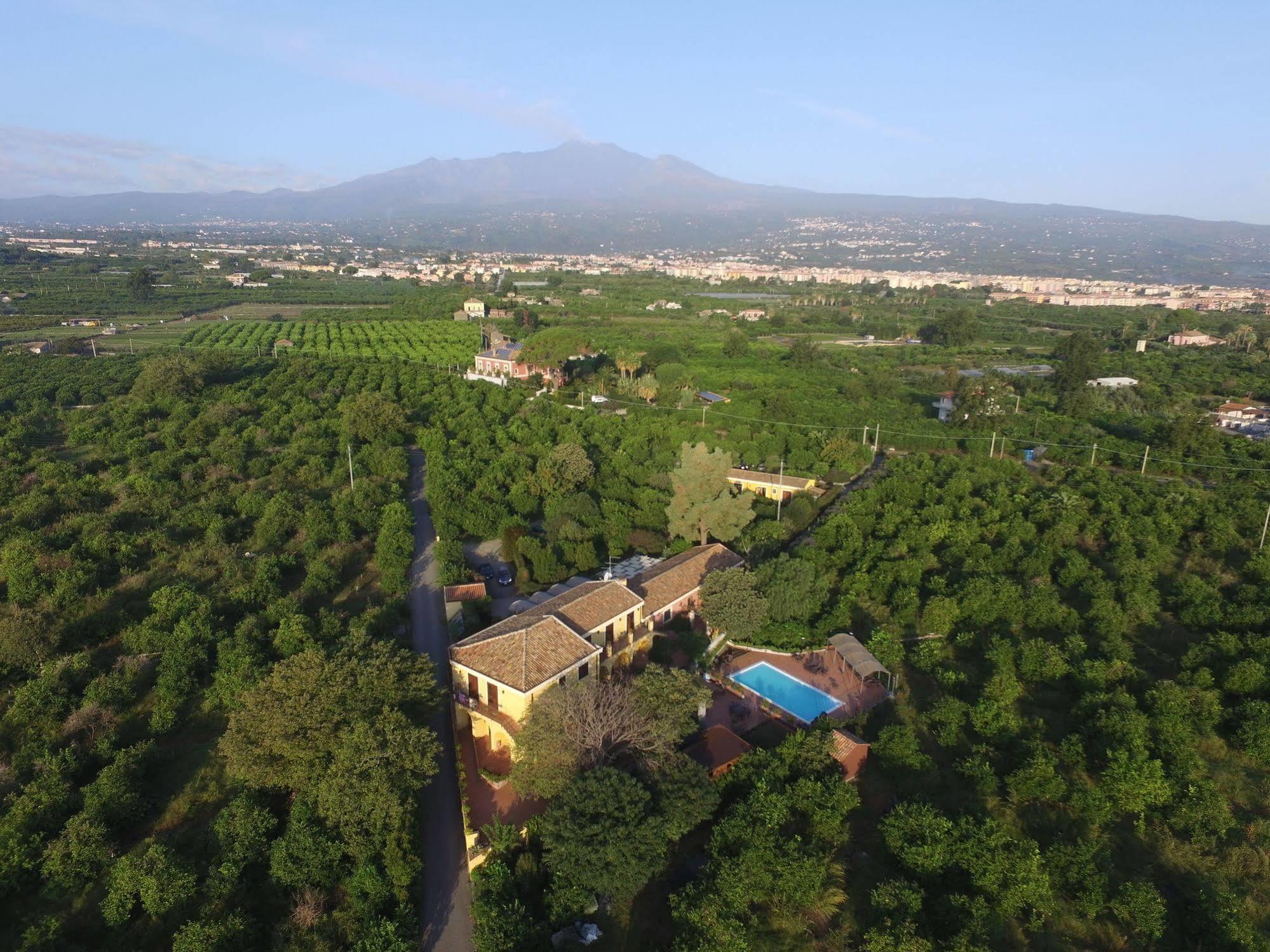 La Terra Del Mezzo Villa Riposto Exterior photo