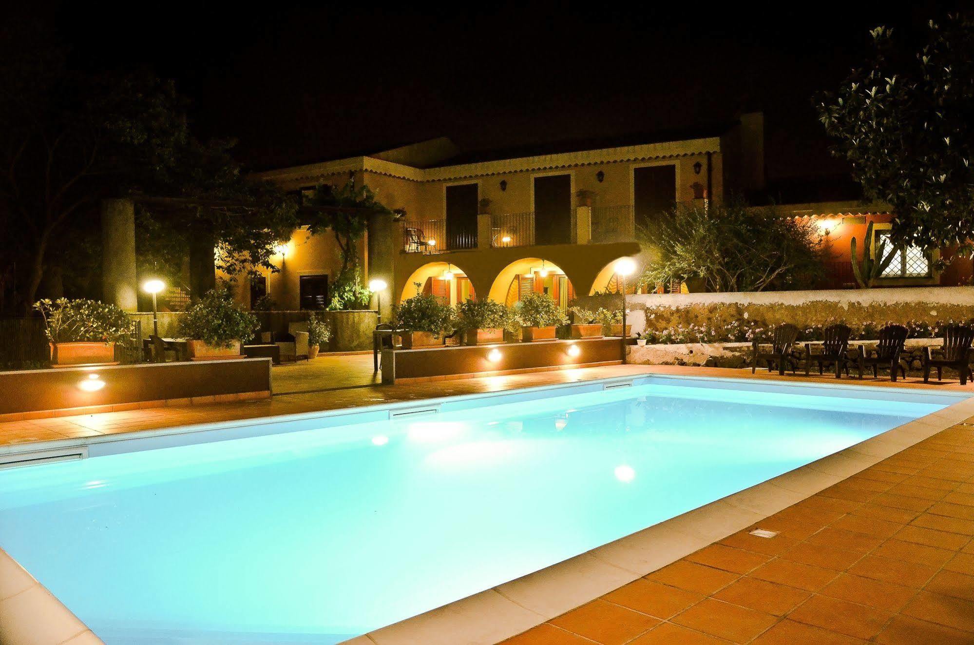 La Terra Del Mezzo Villa Riposto Exterior photo