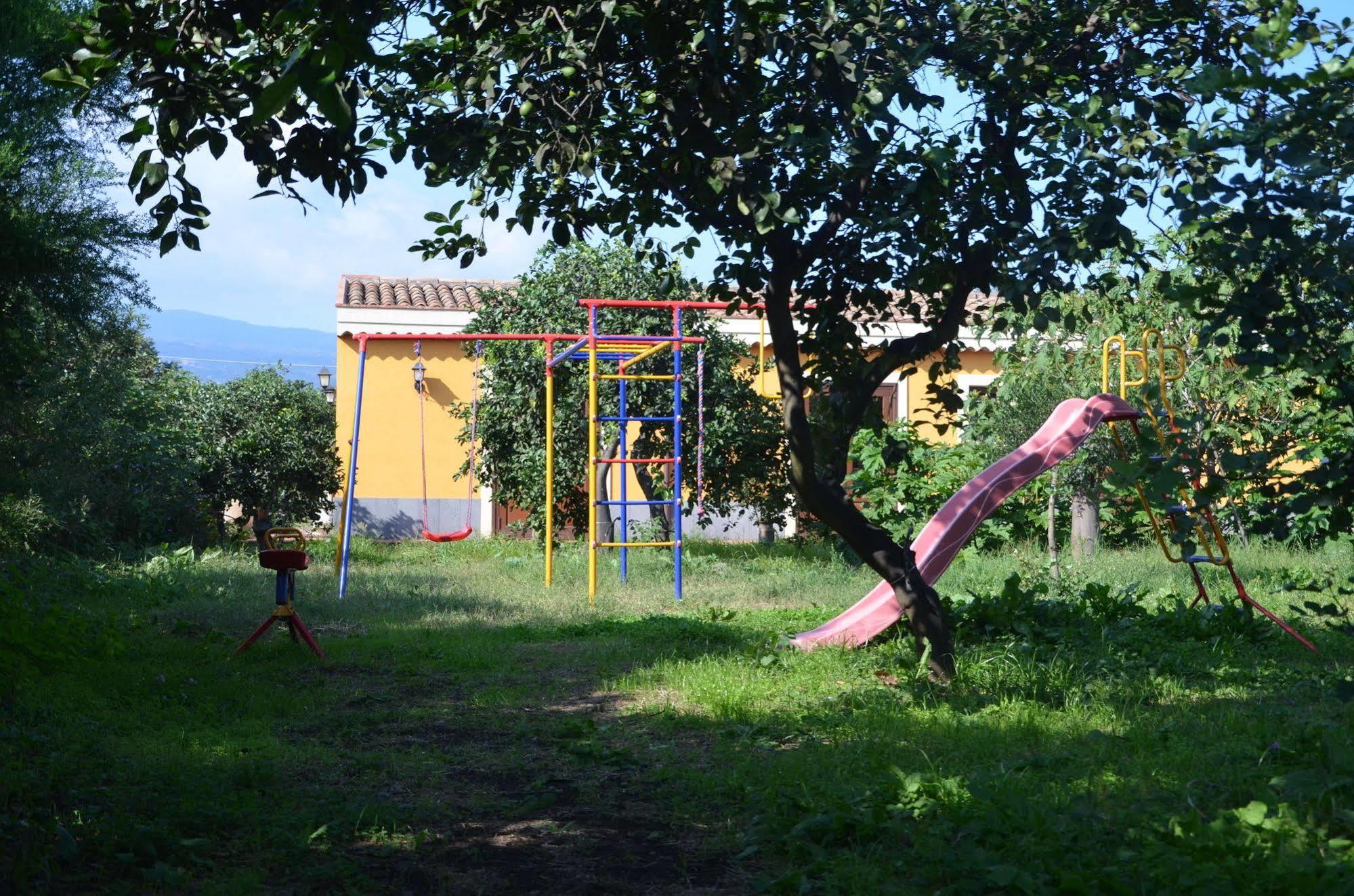 La Terra Del Mezzo Villa Riposto Exterior photo